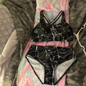 Amazon, Size M, black and white